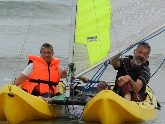 Voile adaptée Handicap catamaran Rikaneur Bretagne Barrez la Différence association